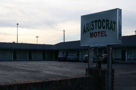 Aristocrat Motor Inn Main image