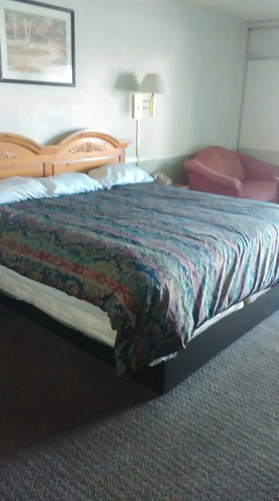 Aristocrat Motor Inn 6