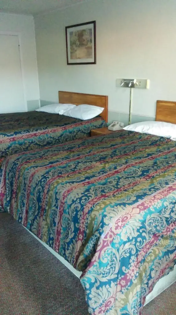 Aristocrat Motor Inn 9