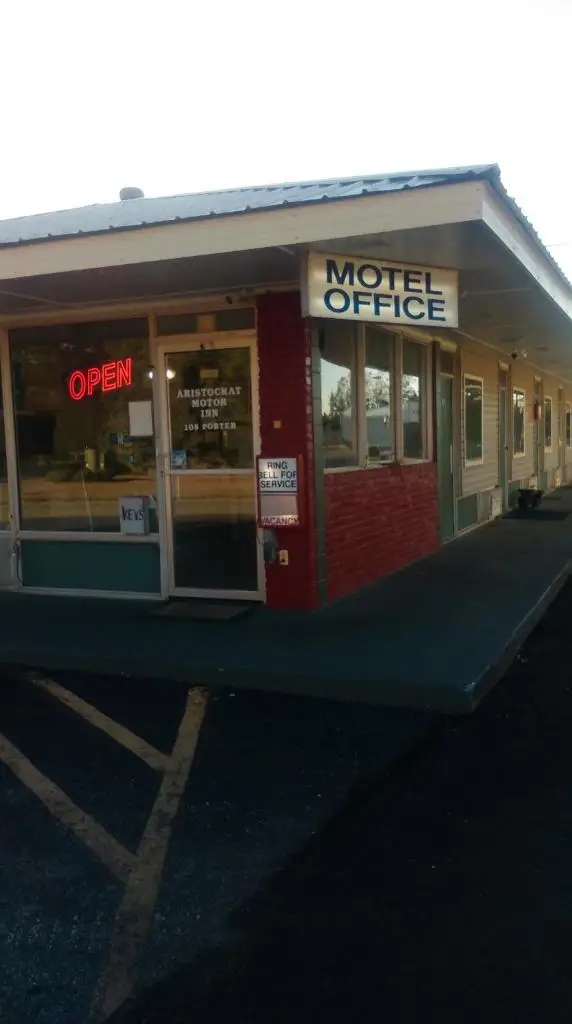 Aristocrat Motor Inn 10