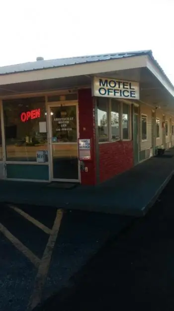 Aristocrat Motor Inn 10